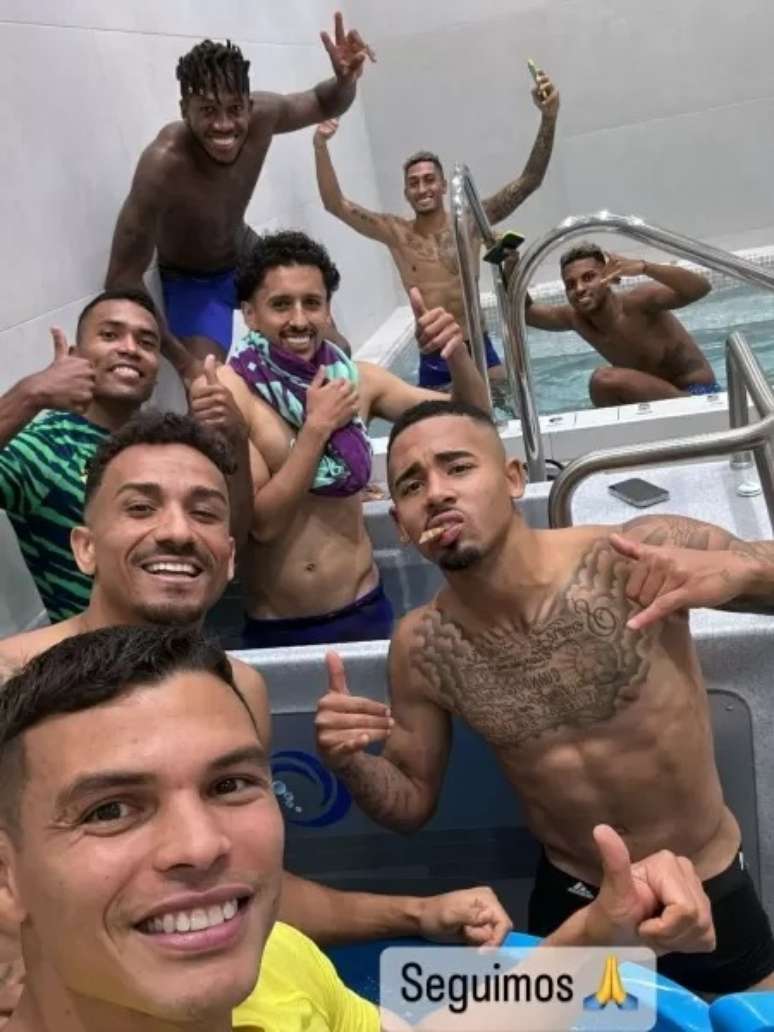 Atletas da Selação Brasileira compartilham descanço após jogo contra Sérvia