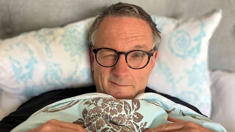 O m&eacute;dico Michael Mosley, apresentador da BBC, se p&ocirc;s a investigar o sono por conta da pr&oacute;pria ins&ocirc;nia