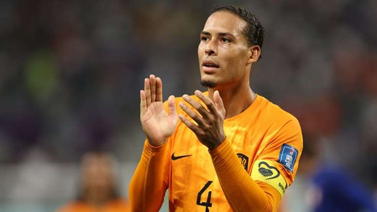 Van Dijk é a grande liderança da Holanda dentro de campo (Adrian DENNIS / AFP)