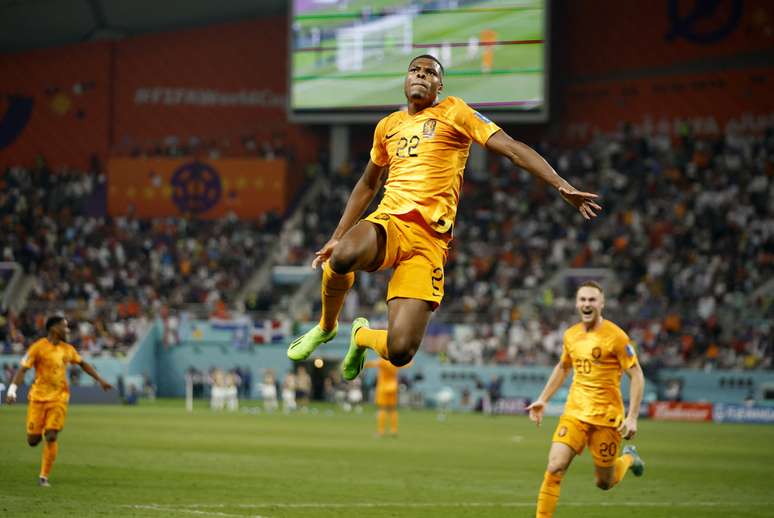 Dunfries - terceiro gol da Holanda