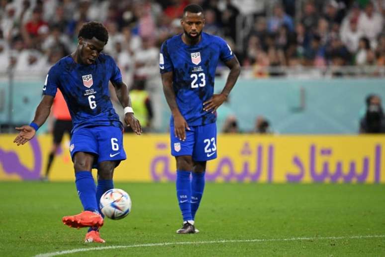 Seleção dos EUA chega ao mata-mata com chances (Foto: PATRICK T. FALLON / AFP)