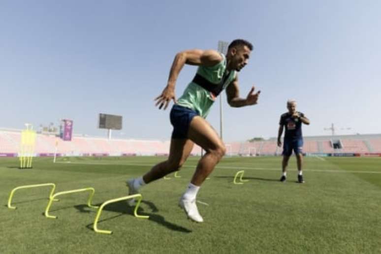 Danilo é quem está mais avançado para voltar (Foto: Lucas Figueiredo/CBF)