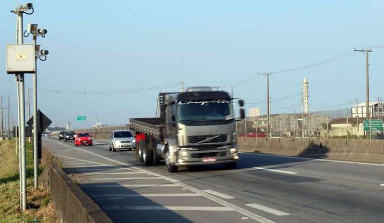 Pelo levantamento, são realizadas diariamente 560 mil viagens de caminhões nas rodovias de SP