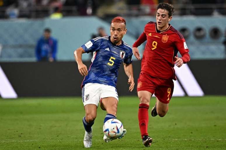 Nagatomo em campo pelo Japão contra a Espanha (Foto: ANNE-CHRISTINE POUJOULAT / AFP)