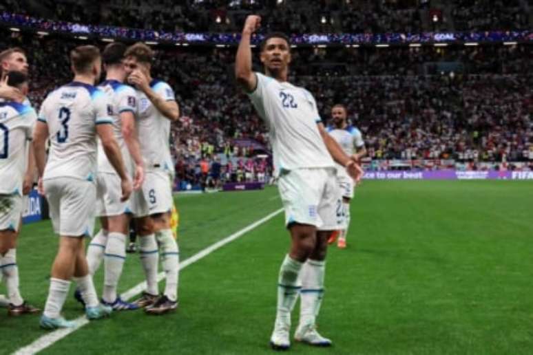 Bellingham celebra um dos gols da Inglaterra sobre Senegal (Foto: JACK GUEZ / AFP)