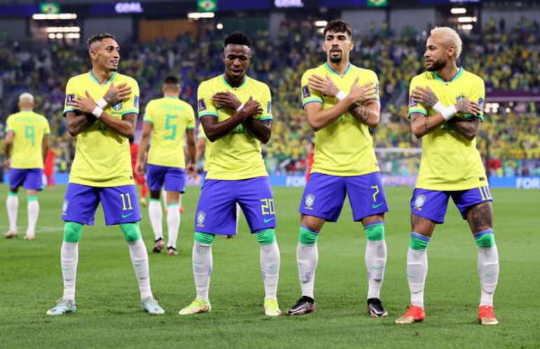 Brasil goleia a Coréia do Sul e está nas quartas de final da Copa