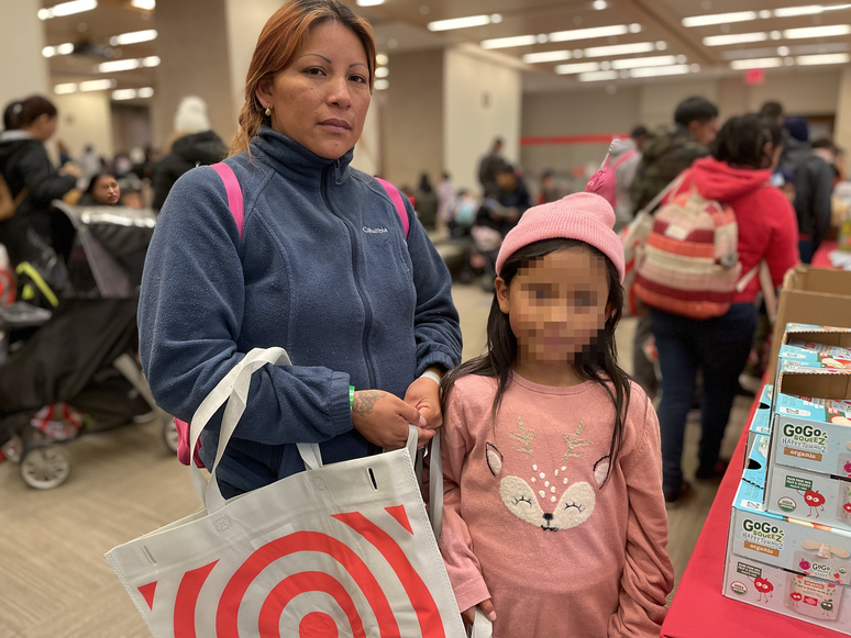 Evento do Projeto Rousseau para fornecer doações a migrantes no MET em Nova York