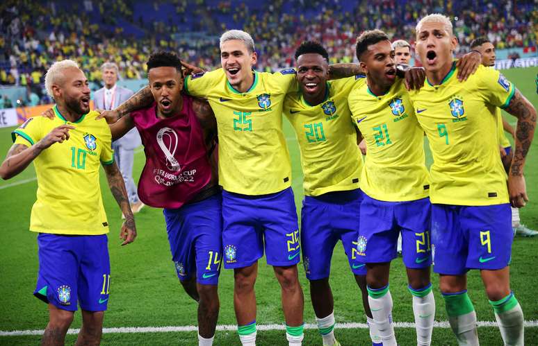 Jogadores do Brasil comemoram vitória diante da Coreia do Sul por 4 x 1