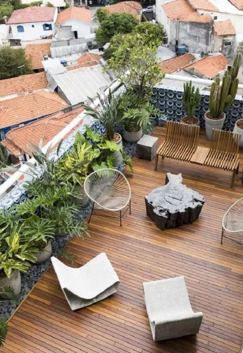 15. Casa com terra&ccedil;o aberto e plantas na decora&ccedil;&atilde;o &ndash; Foto Home Decoration