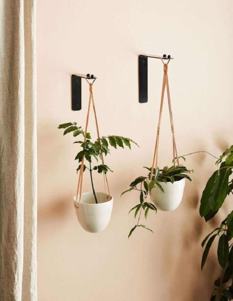 25. Gancho para pendurar vasos de plantas suspensas &ndash; Foto The Design Files