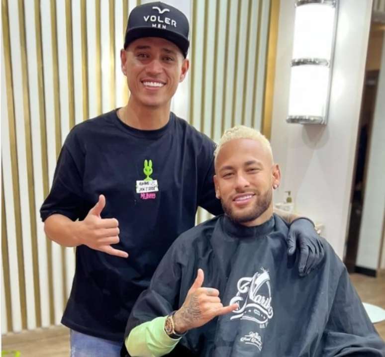 Neymar e seu cabeleireiro