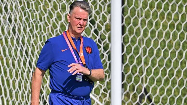 Van Gaal comanda a Holanda no Qatar (Foto: Alberto PIZZOLI / AFP)