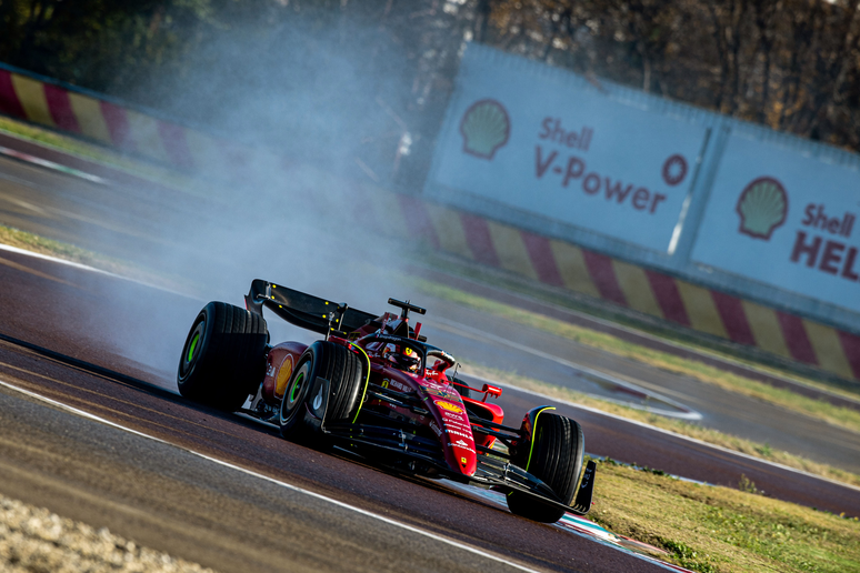 Carlos Sainz fez testes da Pirelli 