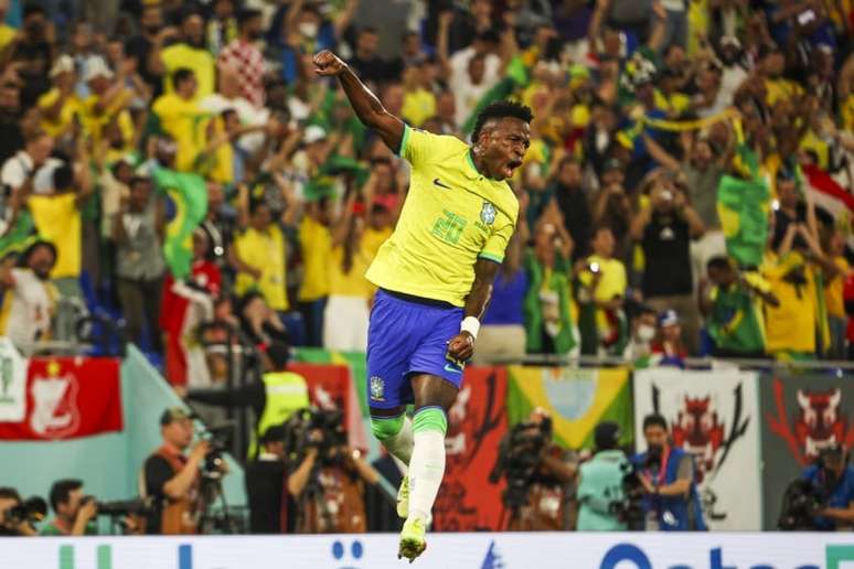 Vini Jr marcou seu primeiro gol na Copa do Mundo e imitou Pelé (Foto: JOSE SENA GOULAO / EFE / EPA)