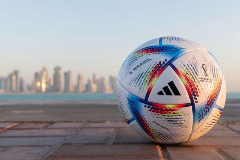 Al Rihla, a bola da Copa do Mundo, está à venda em cinco versões em site da Adidas (Foto: Divulgação/Adidas)