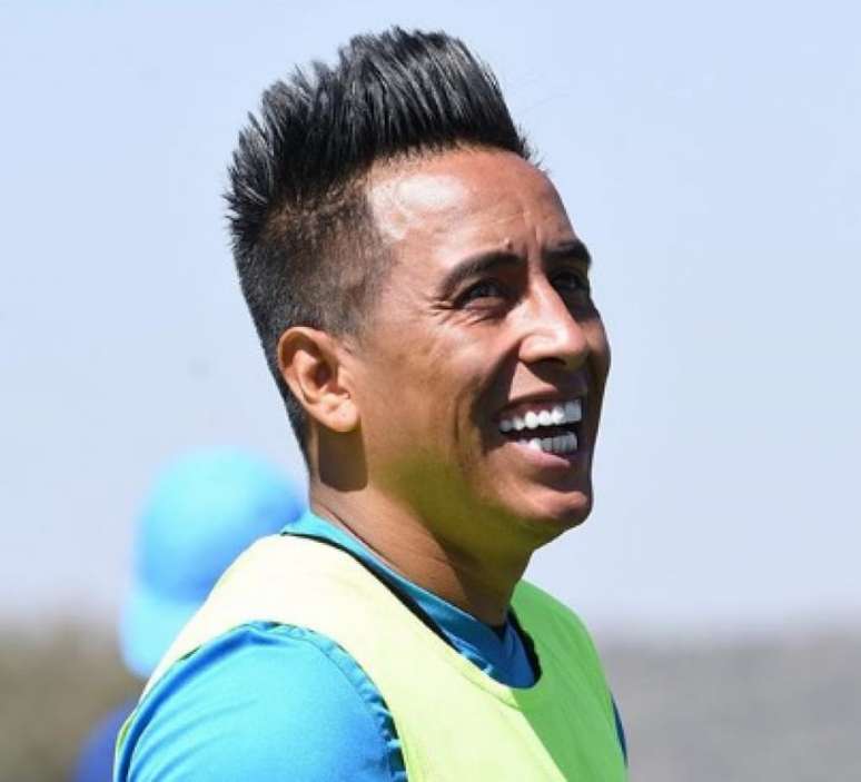 Cueva foi anunciado no Peixe como grande contratação e não vingou (Foto: Divulgação/Pachuca)