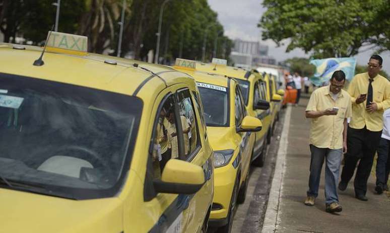 Auxilio a caminhoneiros e taxistas foi implementado para enfrentar o aumento dos combustíveis.