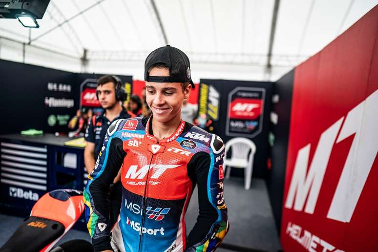 Diogo Moreira, o brasileiro no campeonato mundial de Moto3 em 2022