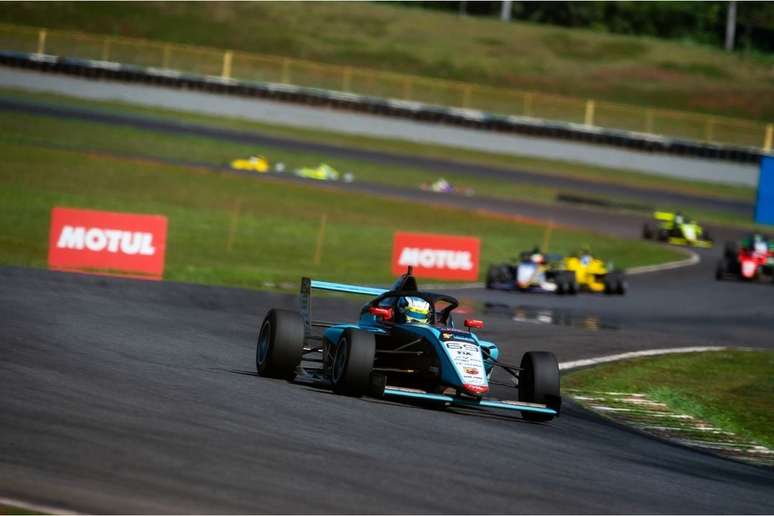 Pedro Clerot &eacute; o primeiro campe&atilde;o da F4 Brasil 