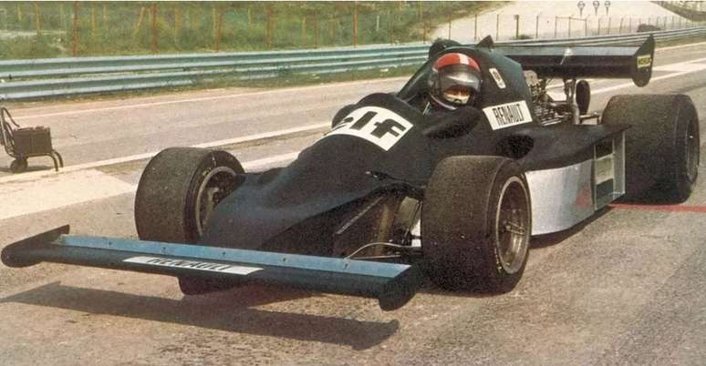 Jean Pierre Jabouille e o Alpine A500 nos testes iniciais em 1976