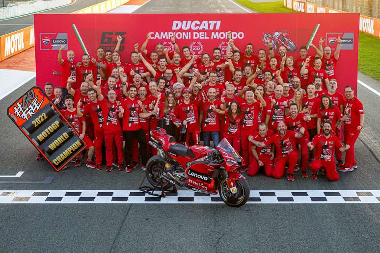 Campeões: Francesco Bagnaia e Ducati 