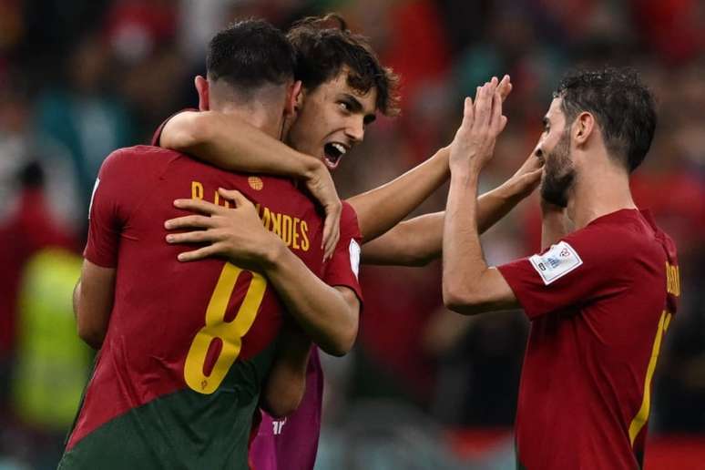 Bruno Fernandes e João Félix formam a nova dupla ofensiva de Portugal (Foto: PABLO PORCIUNCULA / AFP)