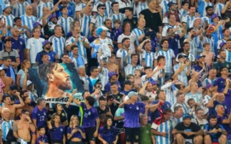 Os torcedores argentinos tem feito a diferença para a equipe na Copa do Mundo (Foto: Odd ANDERSEN / AFP)