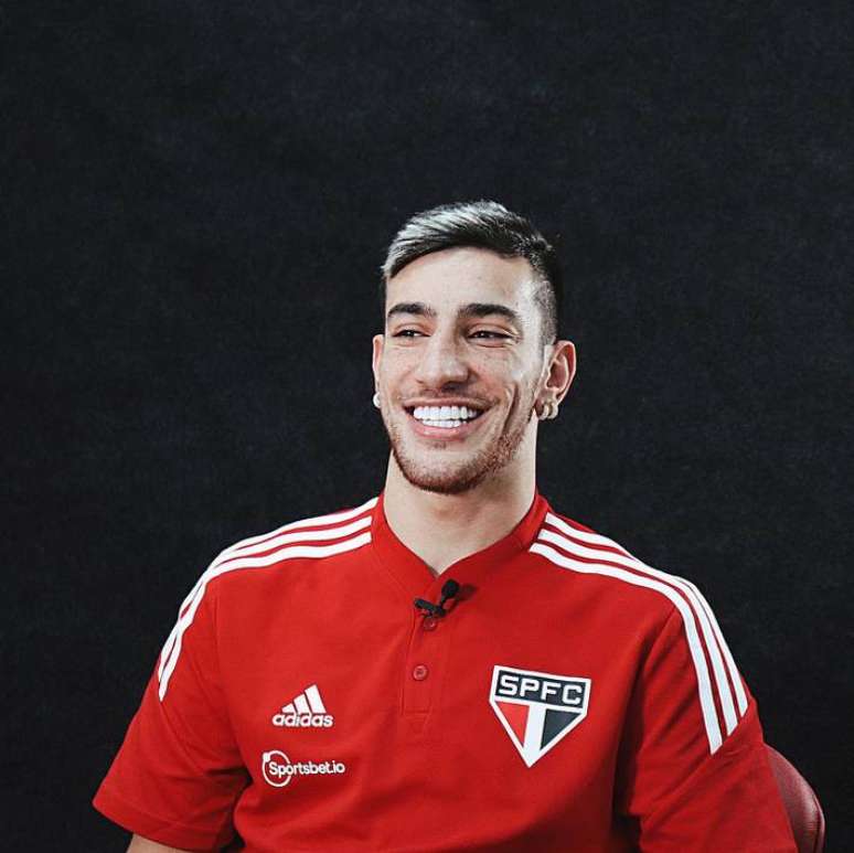 Atacante Pedrinho, ex-Am&eacute;rica-MG, &eacute; o primeiro refor&ccedil;o do S&atilde;o Paulo para a pr&oacute;xima temporada.