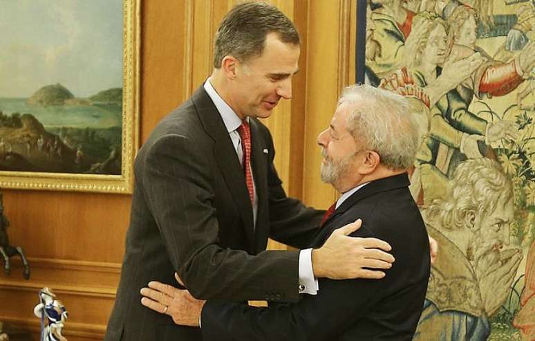 Em 2015, o rei Felipe recebeu o ex-presidente Lula em sua residência oficial, o Palácio da Zarzuela, em Madrid
