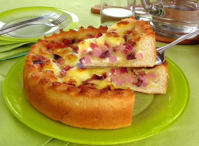 Torta aberta de presunto e queijo – Foto: Guia da Cozinha