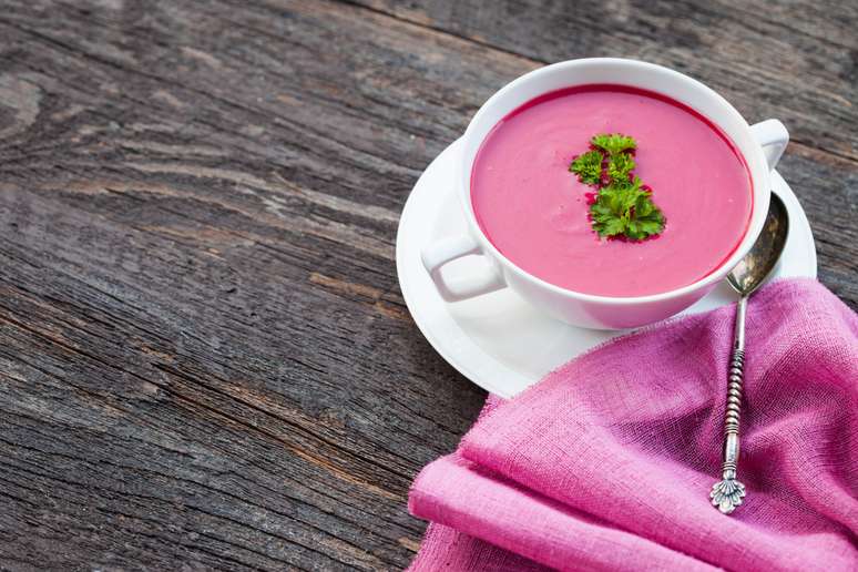 Sopa fria de beterraba e pepino 