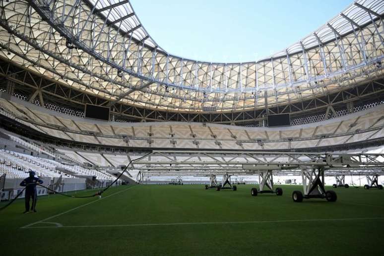 Gramado do Lusail Stadium é fruto de um grande trabalho tecnológico (Foto: GABRIEL BOUYS / AFP)
