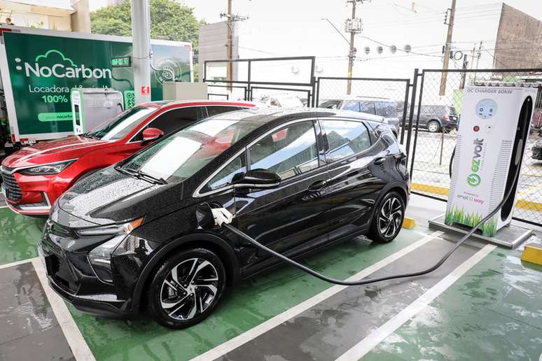 Primeiro posto 100% elétrico do País é inaugurado em SP.