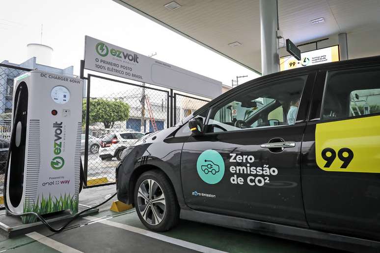 Primeiro posto 100% elétrico do País é inaugurado em SP.