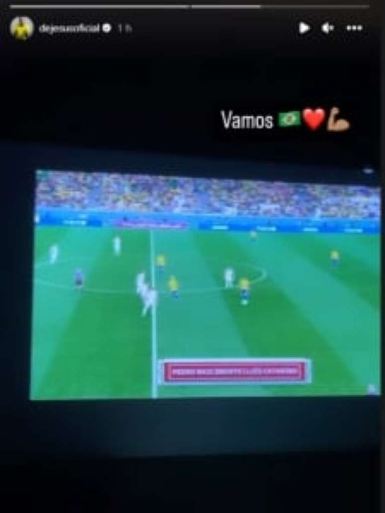 Gabriel Jesus publicou foto assistindo ao jogo do Brasil (Reprodução)