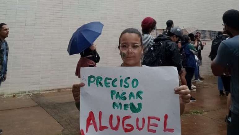 Luane Tomé de Paula de Campos é pesquisadora e mestranda na UnB e está sem dinheiro para comprar comida e pagar o aluguel desde que a Capes atrasou sua bolsa