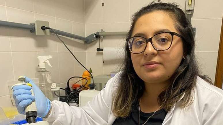 Maria Camila Acero Castillo é colombiana e recebe uma bolsa de R$ 2,2 mil cujo valor está atrasado