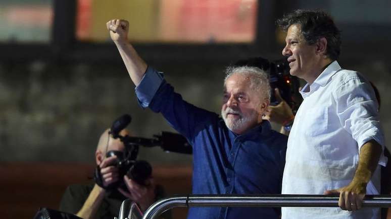 Haddad junto a Lula na Avenida Paulista no dia da vitória no segundo turno da eleição presidencial de 2022