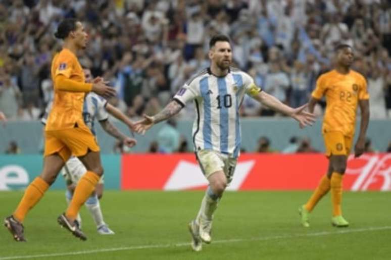 Messi balançou as redes em pênalti polêmico (JUAN MABROMATA / AFP)
