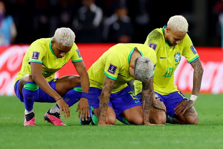 Jogadores da seleção brasileira choraram após serem desclassificados da Copa do Mundo.