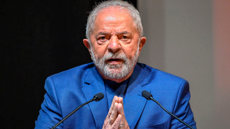 Lula sempre teve civis à frente da Defesa