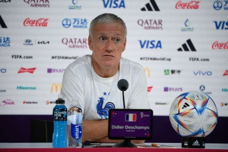 O técnico Didier Deschamps, da seleção da França, em entrevista em Doha, no Qatar (Foto: Franck Fife/AFP)