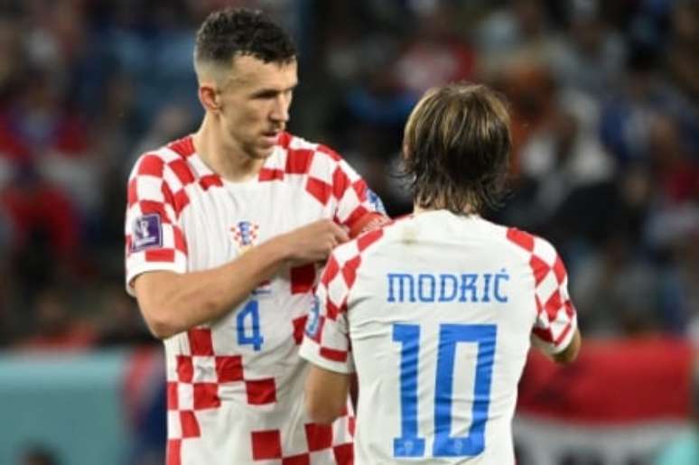 Modric e Perisic: esperanças croatas contra o Brasil (Foto: Ina Fassbender/AFP)