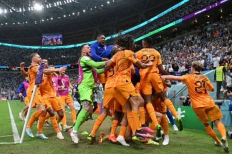 Holanda empatou com a Argentina no fim do segundo tempo (ALBERTO PIZZOLI / AFP)