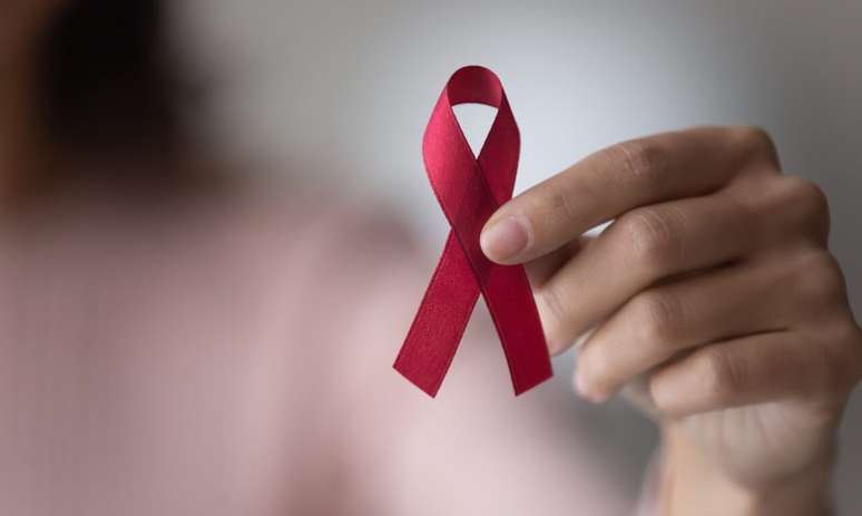 Dezembro Vermelho: campanha combate HIV, Aids e outras ISTs