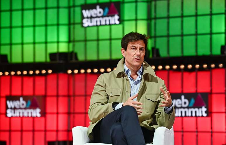 Toto Wolff projeta menos dificuldades para 2023, mas pediu humildade &agrave; Mercedes 