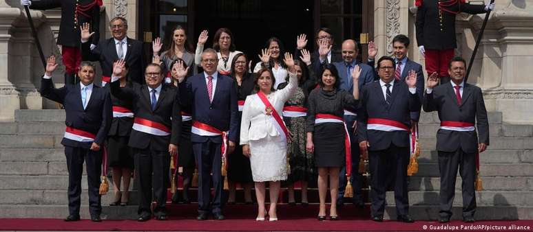 Dina Boluarte nomeou 16 ministros, dos quais oito são mulheres 