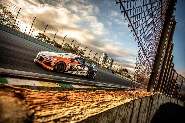 Em Interlagos, Baptista fatura sua primeira pole