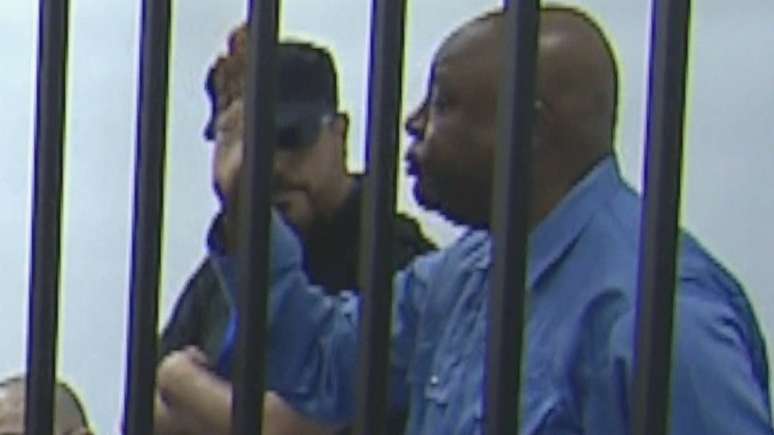 Abu Agila Masud atr&aacute;s das grades na L&iacute;bia