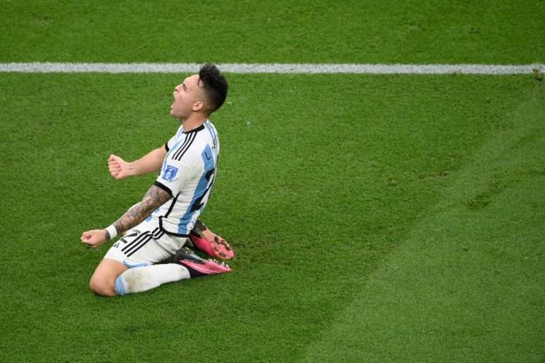 Lautaro Martínez cobrou o pênalti decisivo da Argentina contra a Holanda (FRANCK FIFE / AFP)